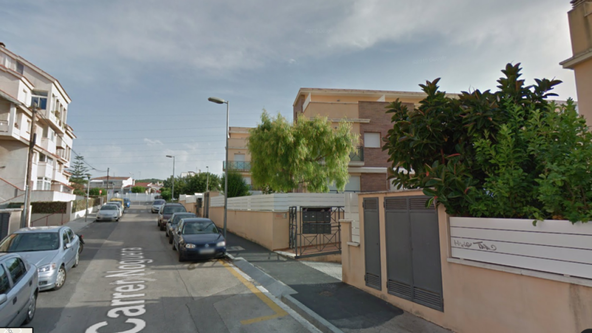 Entren a dos pisos de Calafell i roben diners, joies i aparells electrònics