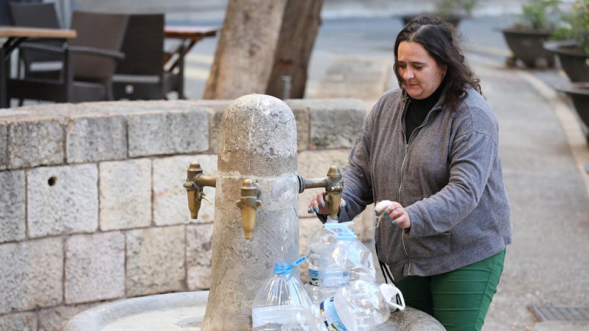 Onze dies sense aigua: la situació «desesperant» d'una tarragonina