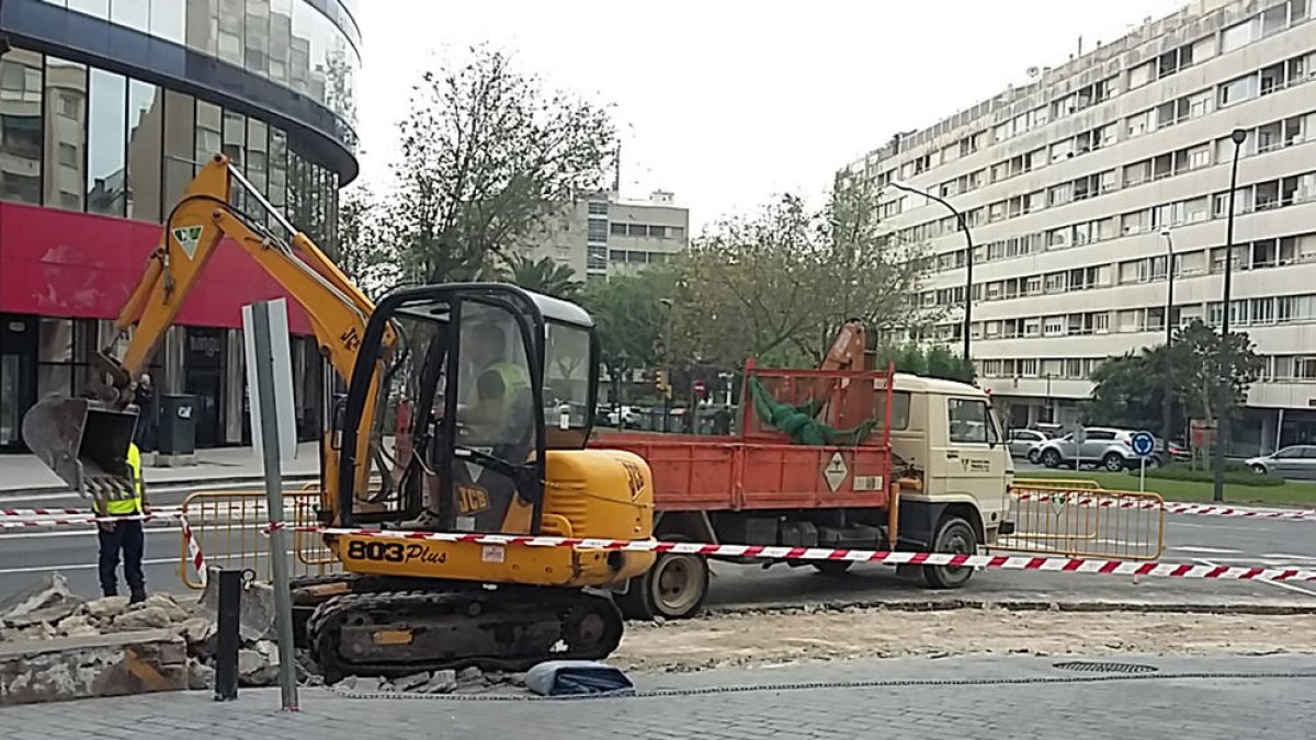 Se inician las obras de ampliación de las aceras en la avenida de Marià Fortuny
