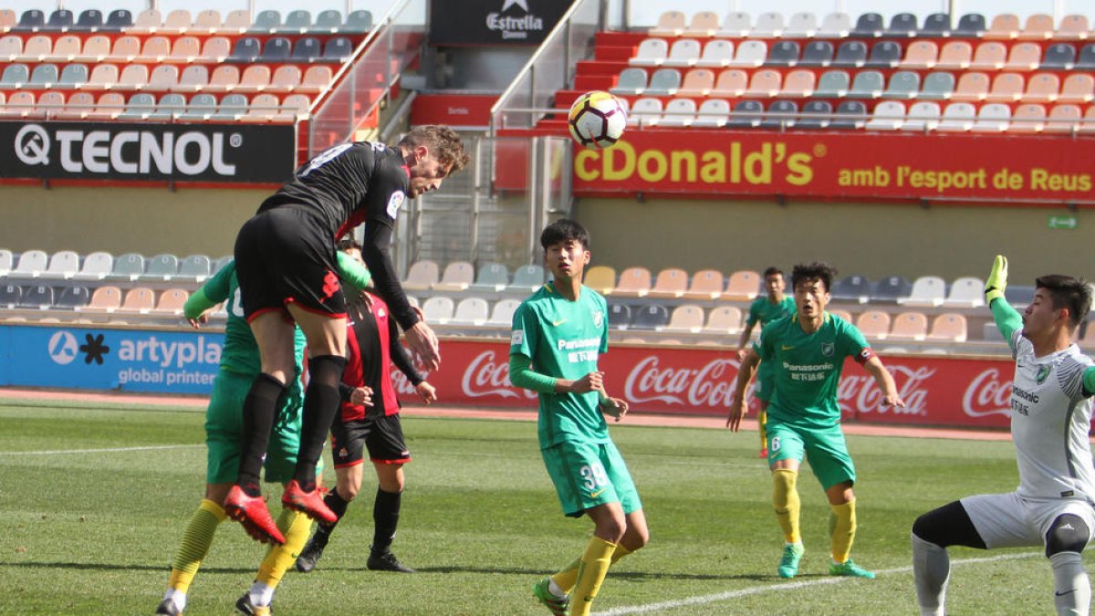 Empat en un amistós d'entrenament en el qual Garai no mostra les seves cartes