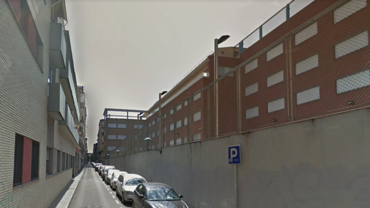 L'enxampen robant en un cotxe i diu que és d'un amic que li ha deixat les claus