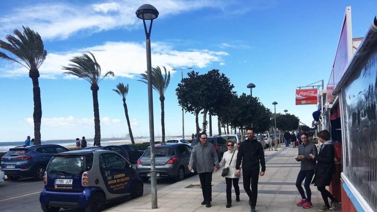 Calafell reconstruirá la acera norte del paseo marítimo a Seguro