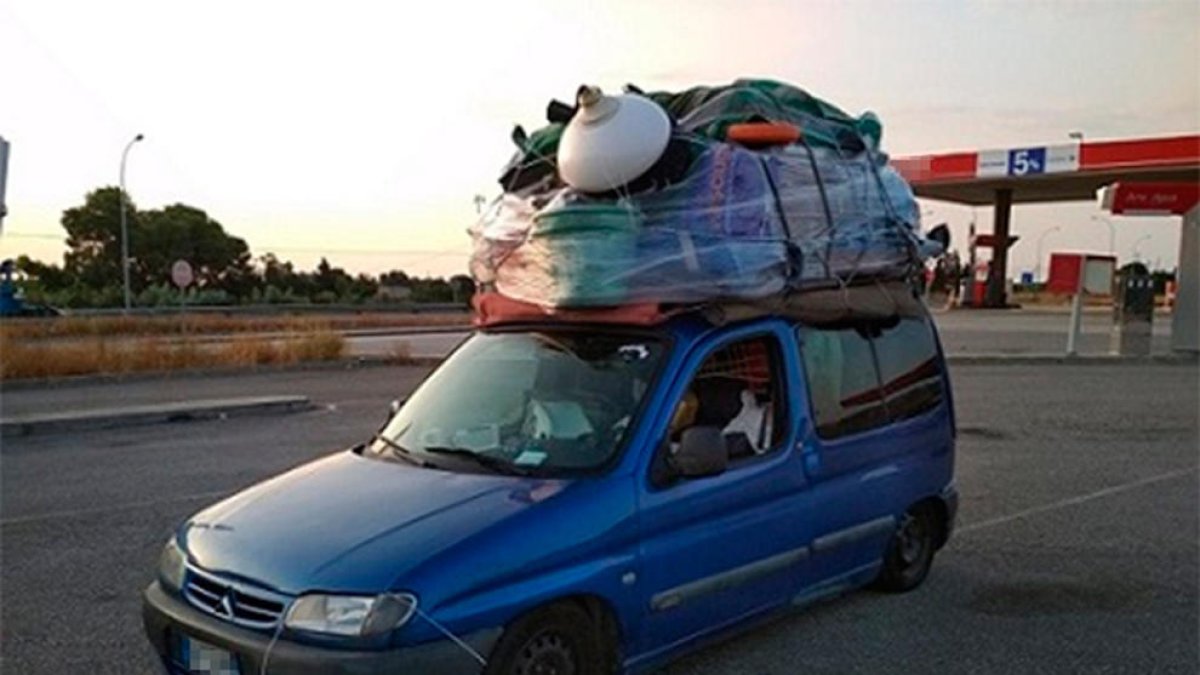 La policia atura un turisme a l'N-340 a Amposta, amb 1.000 quilograms d'excés de pes