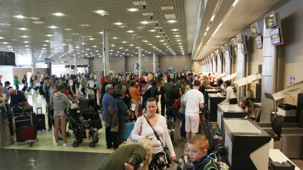 Un problema de TUI con la facturación cuestiona la capacidad del Aeropuerto