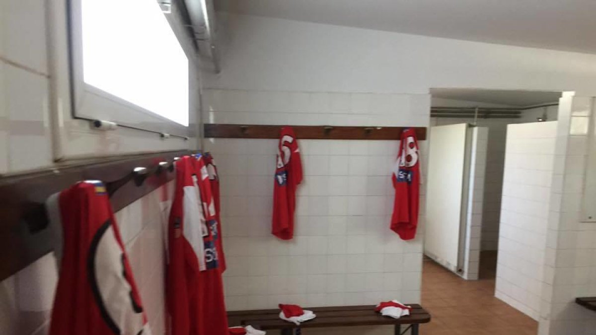 Una avaria deixa 300 nens sense dutxes durant dues setmanes al Camp de Futbol de Salou