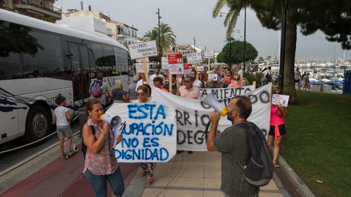 El movimiento contra las ocupaciones en Vilafortuny se manifiesta en Cambrils