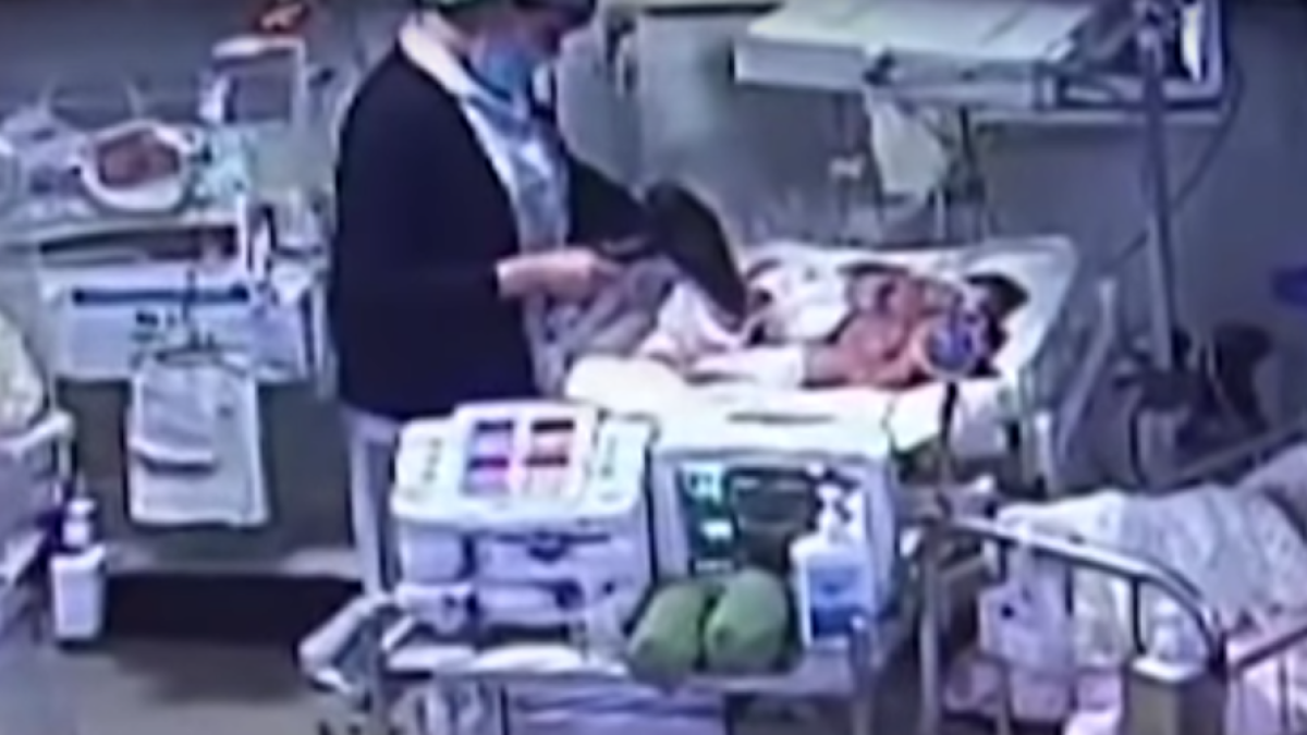 Li amputen la cama a un nounat per culpa del descuit d'una infermera