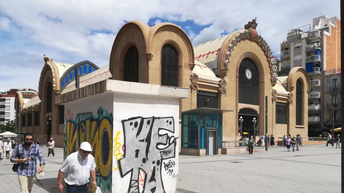 Sólo una casita|caseta de la luz frena el traslado de los marchantes