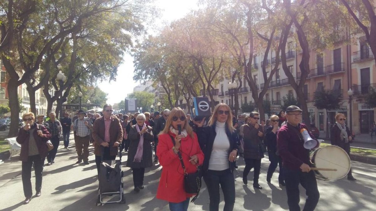 Nueva concentración de jubilados y pensionistas en la plaza de la Font