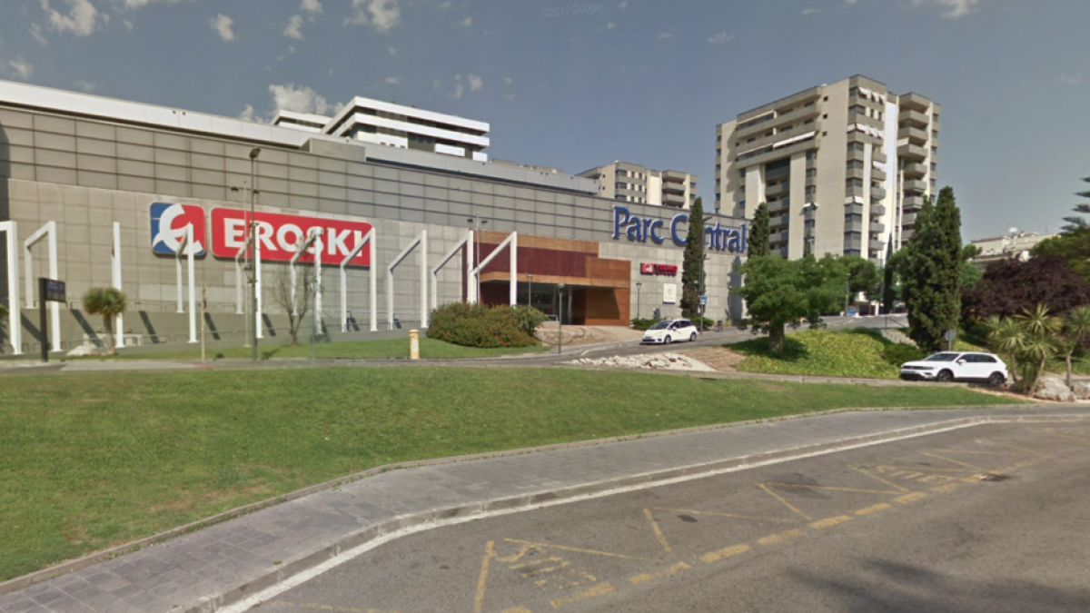 Eroski cierra en el Parc Central y liquidará sus productos