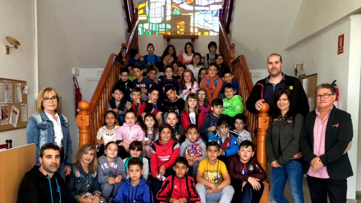 Los alumnos de la escuela Salvador Espriu visitan el Ayuntamiento de Roda de Berà