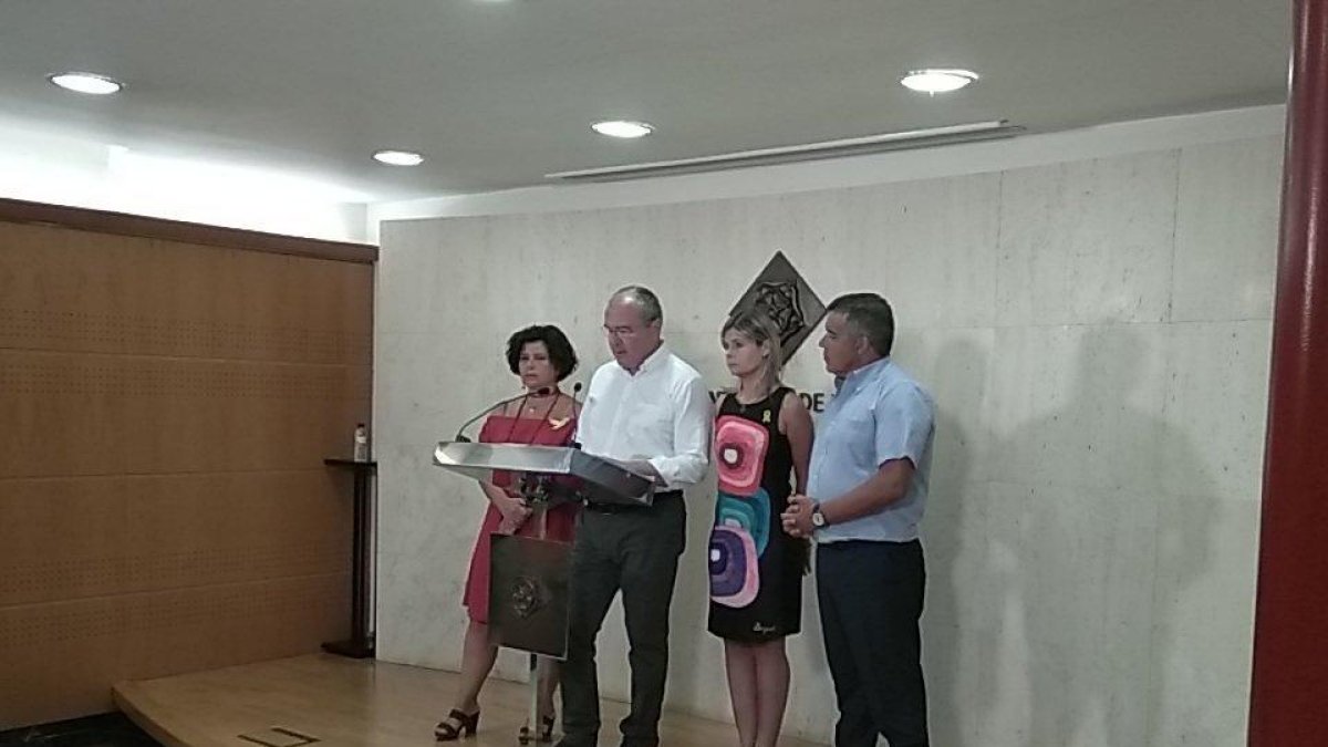 Pellicer interpondrá dos denuncias por el asalto al Ayuntamiento de un grupo unionista