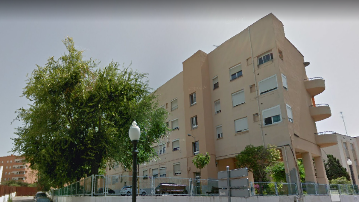 Veïns de la Casa Bloc volen un ascensor perquè la gent gran pugui sortir de casa