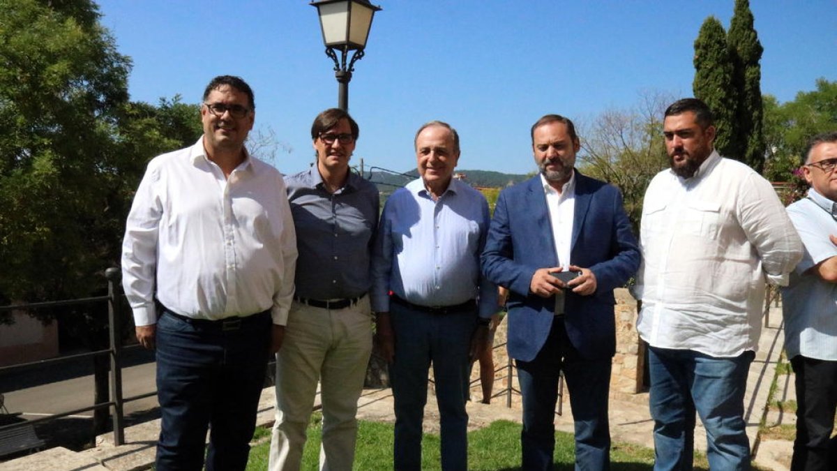 Ábalos titlla de «reaccionari» el lema de Ciutadans 'Ordre i seguretat' i lamenta que estiguin «competint amb Le Pen»