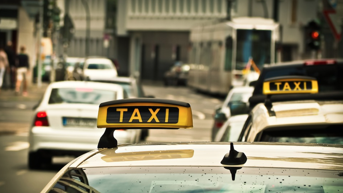 Un taxista descubre a una chica que escondía un bebé muerto
