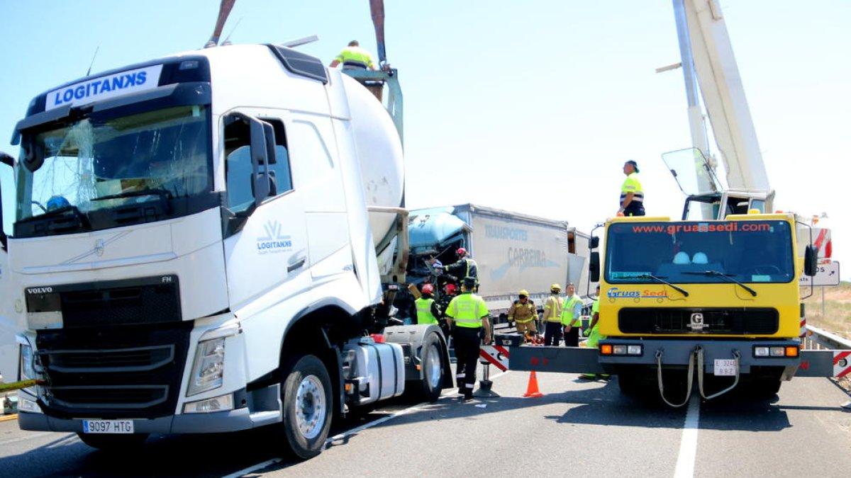 Calvet exigeix a l'Estat que aprovi ja les bonificacions per treure «d'una vegada per totes» els camions de l'N-340