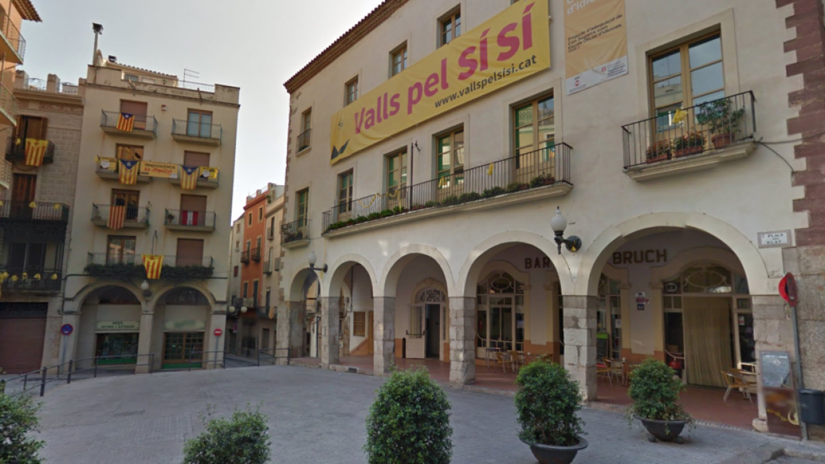 Quema una bandeja de comida en un restaurante de Valls