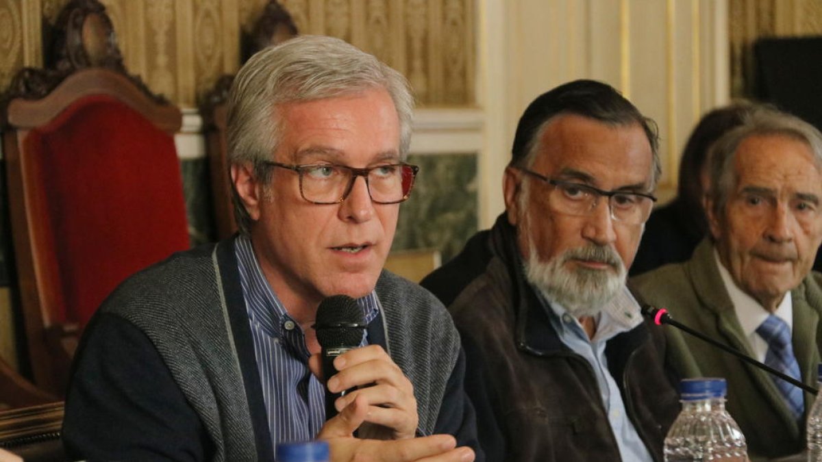 El senat tarragoní opta per un «enllaç curt» com la solució per evitar que la ciutat perdi connectivitat ferroviària