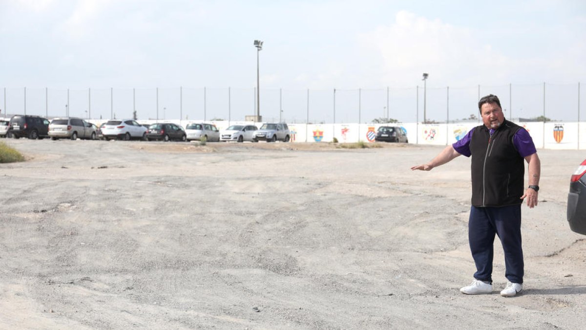 Autogestió veïnal a la Floresta per arranjar un espai de l'Ajuntament