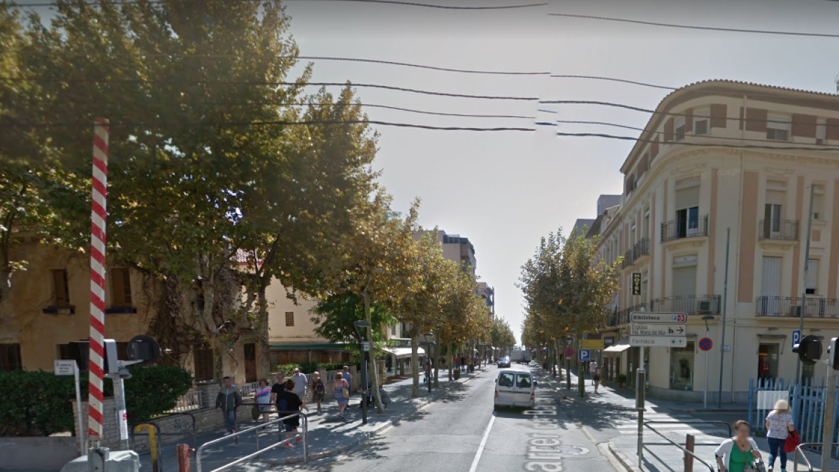 Detienen in fraganti a una pareja por un hurto en la calle Barcelona de Salou