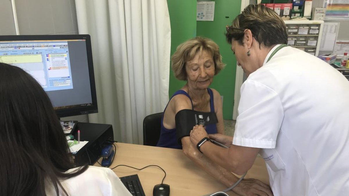 Nou material clínic als consultoris mèdics de Vandellòs i l'Hospitalet de l'Infant