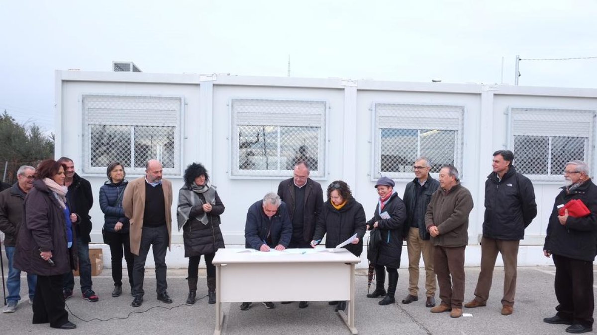 El Ayuntamiento de Reus cede una caseta para la actividad de la Asociación de vecinos del barrio Montserrat