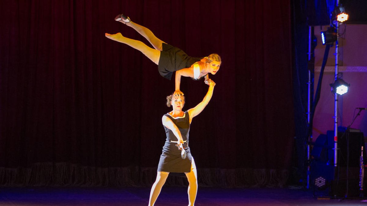 El 22º Trapezi irrumpe con la variedad y el carisma del Cabaré inaugural