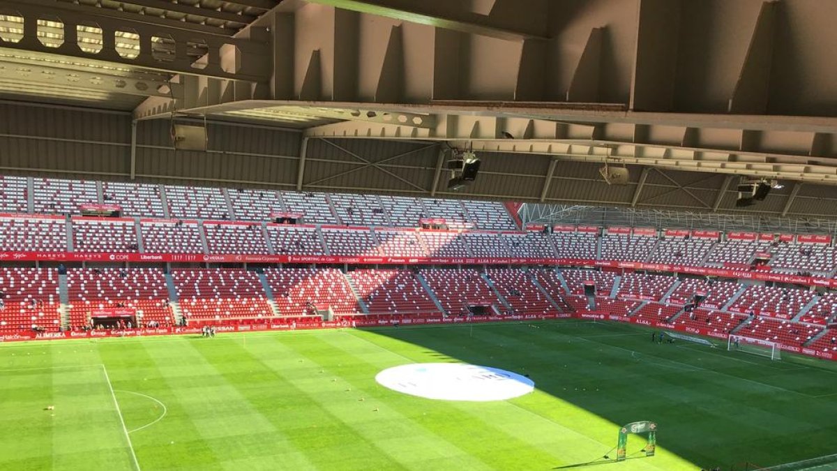 Álvaro debuta en un onze del Nàstic