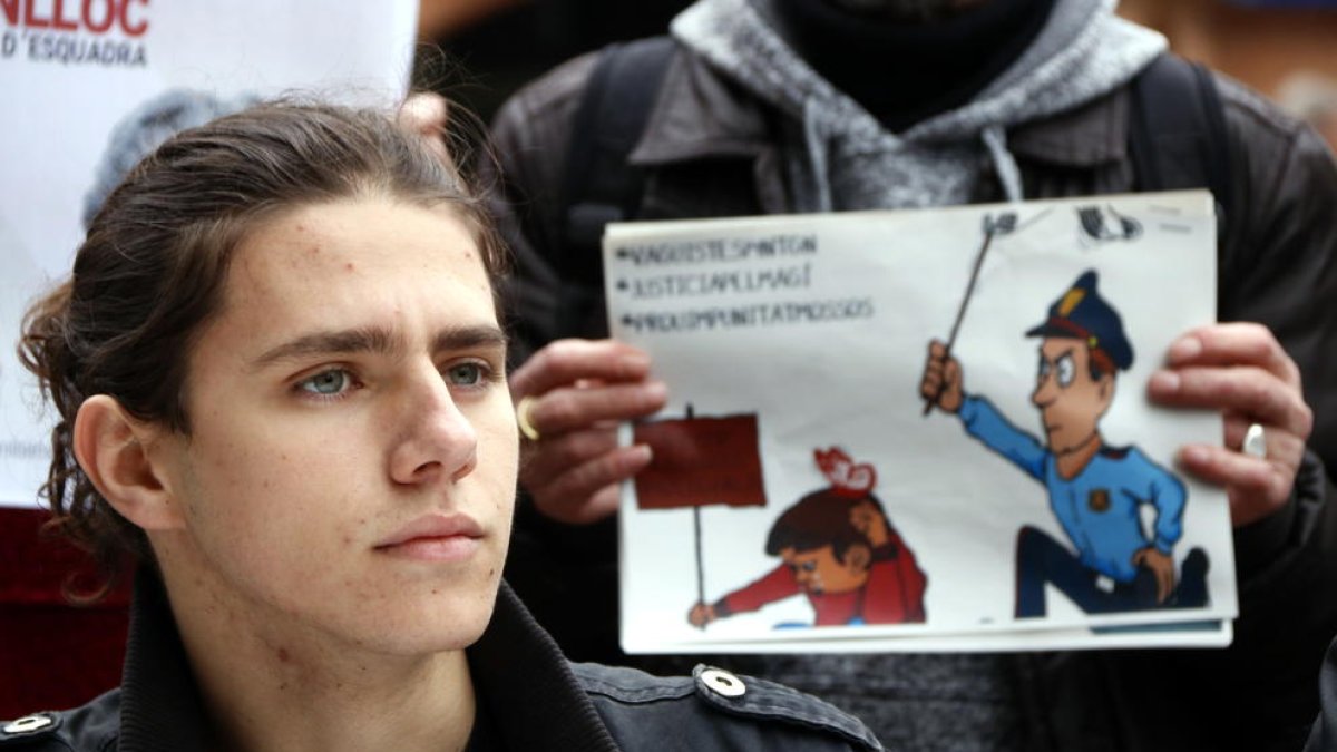 Audiència de Tarragona, 2012, vaga general, victòria, Magí Castro, porra, ferit, mossos d’esquadra, agent