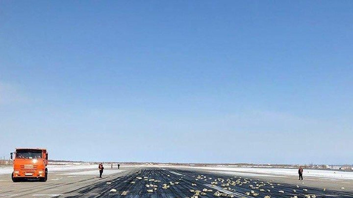 Caen lingotes de oro de un avión a Rusia