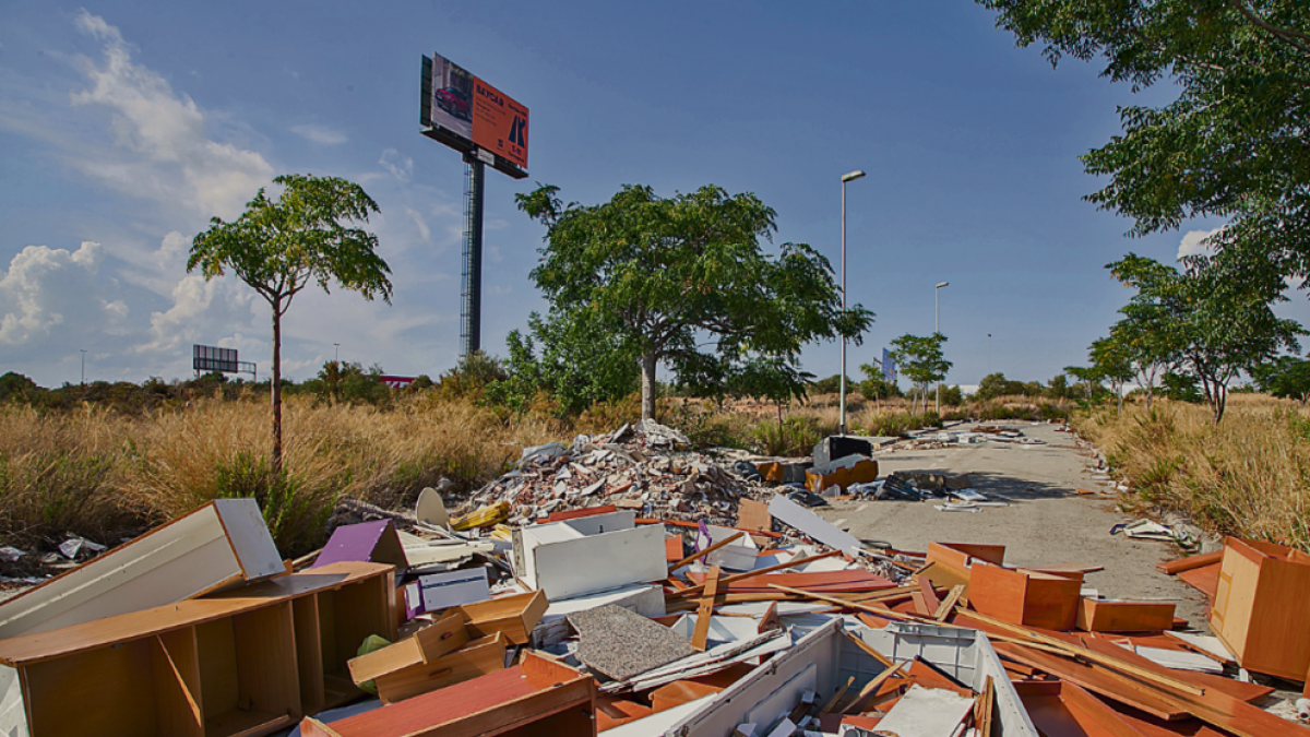 El tancament parcial del PP-9 no evita que continuï sent un abocador