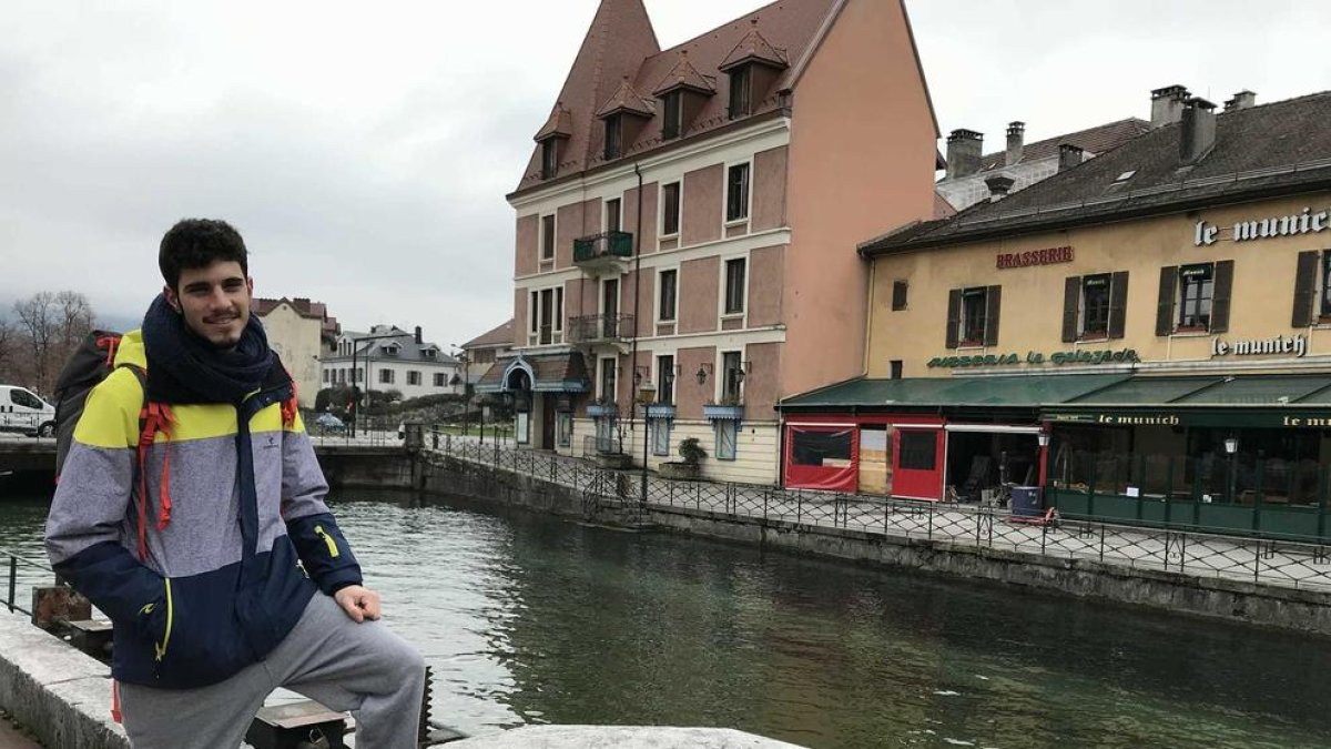 «El hockey patines ha sido la excusa perfecta para vivir esta aventura»