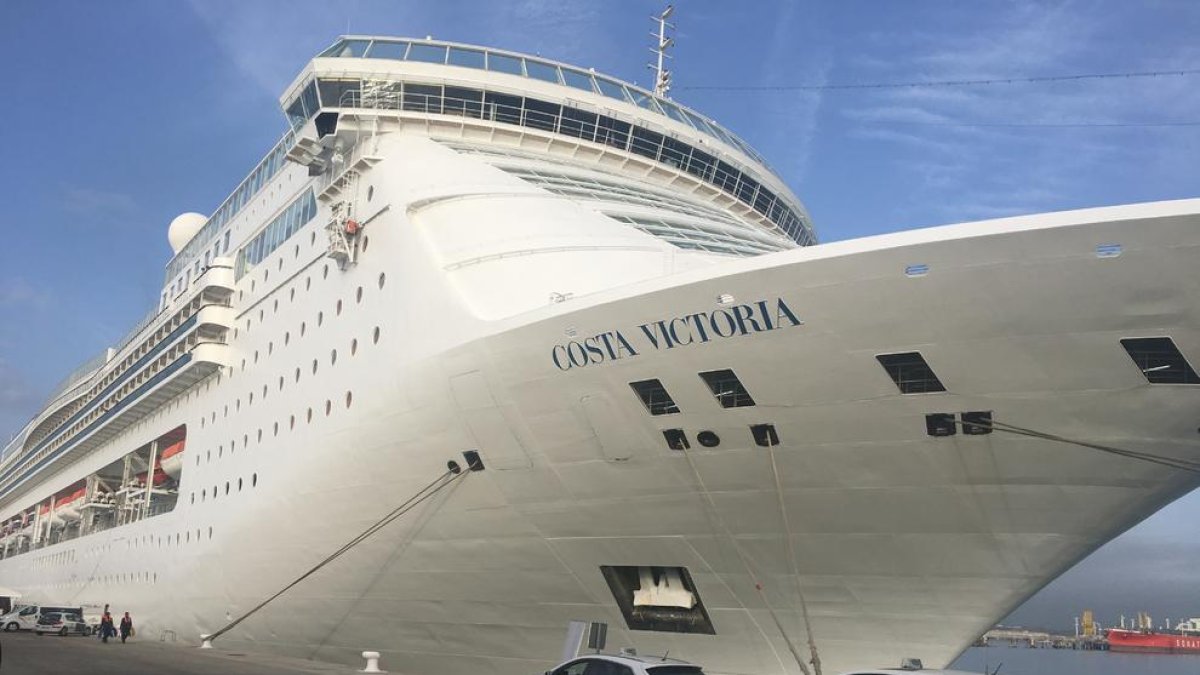 El creuer Saphire i el Costa Victoria arriben al Port de Tarragona