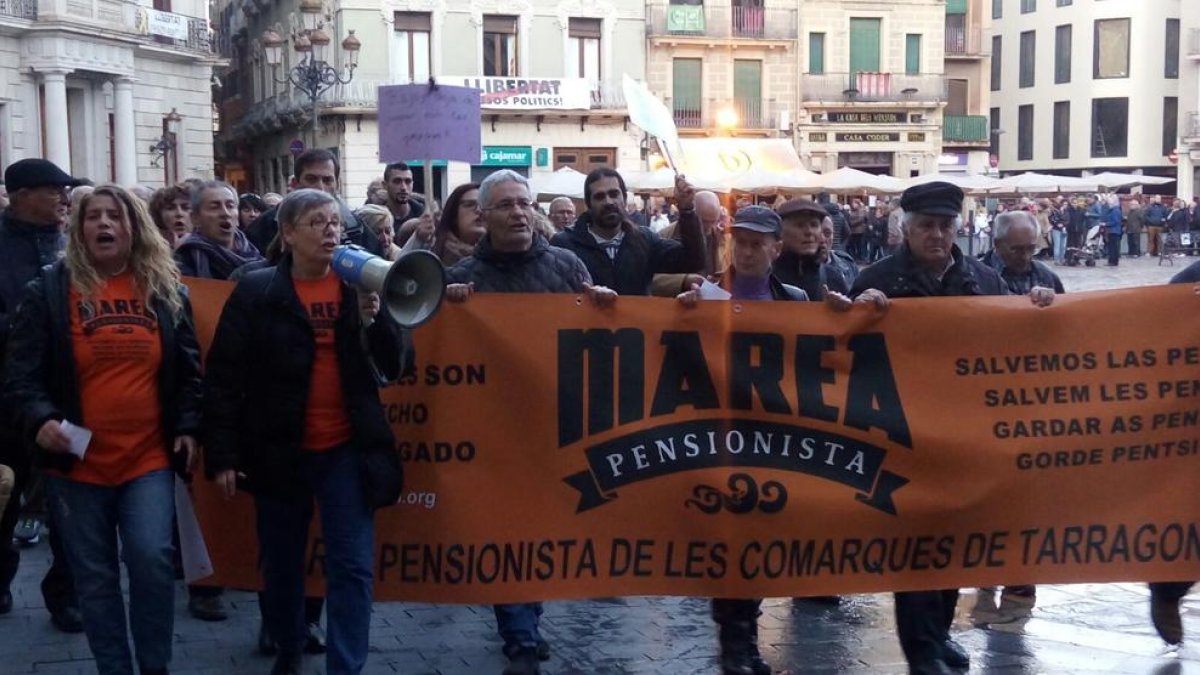 La marea pensionista se manifiesta en Tarragona i Reus