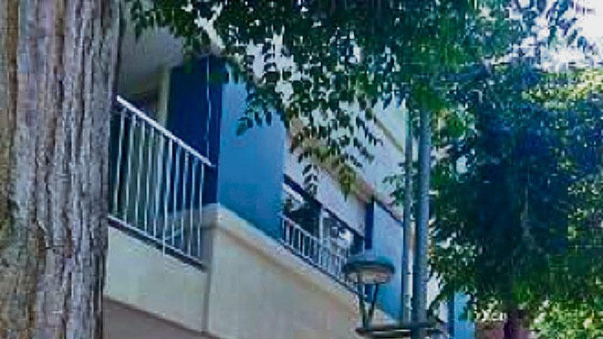 Cambian 280 farolas por los orines de los perros