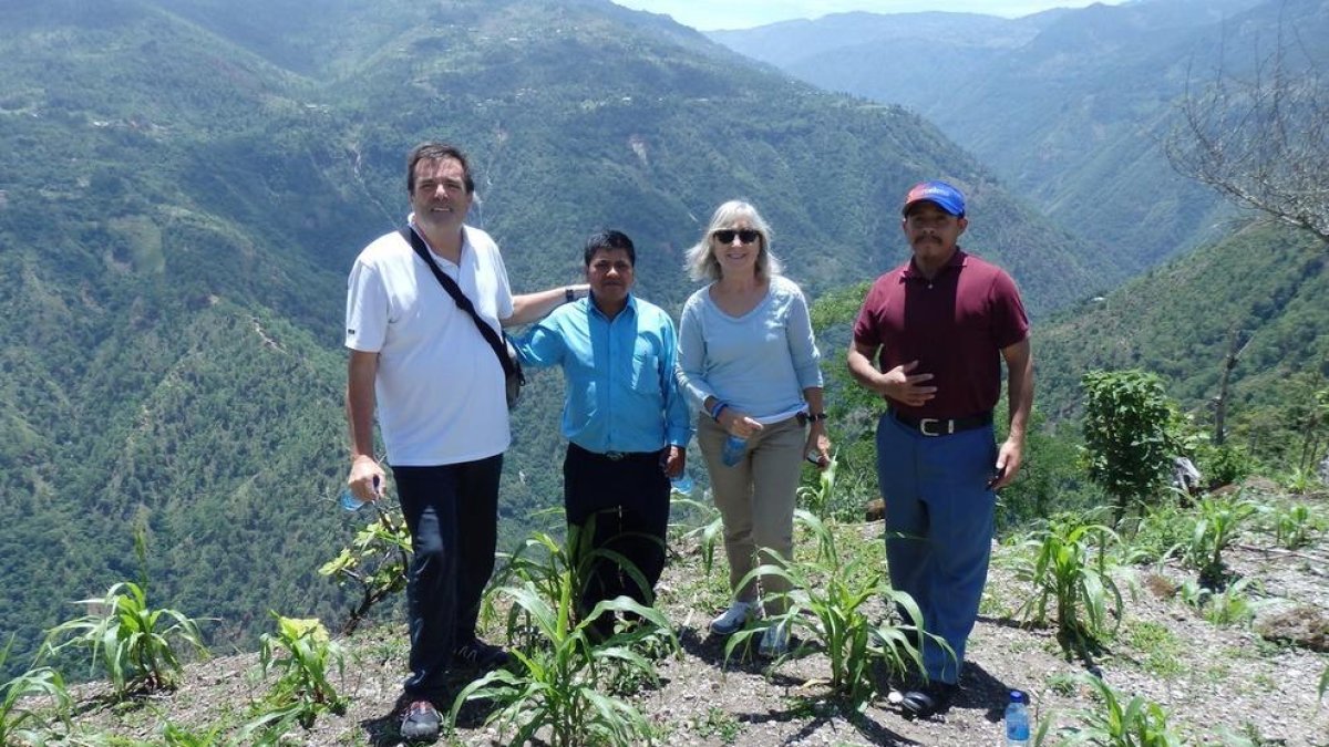 'El florido pensil'  a favor de guatemala