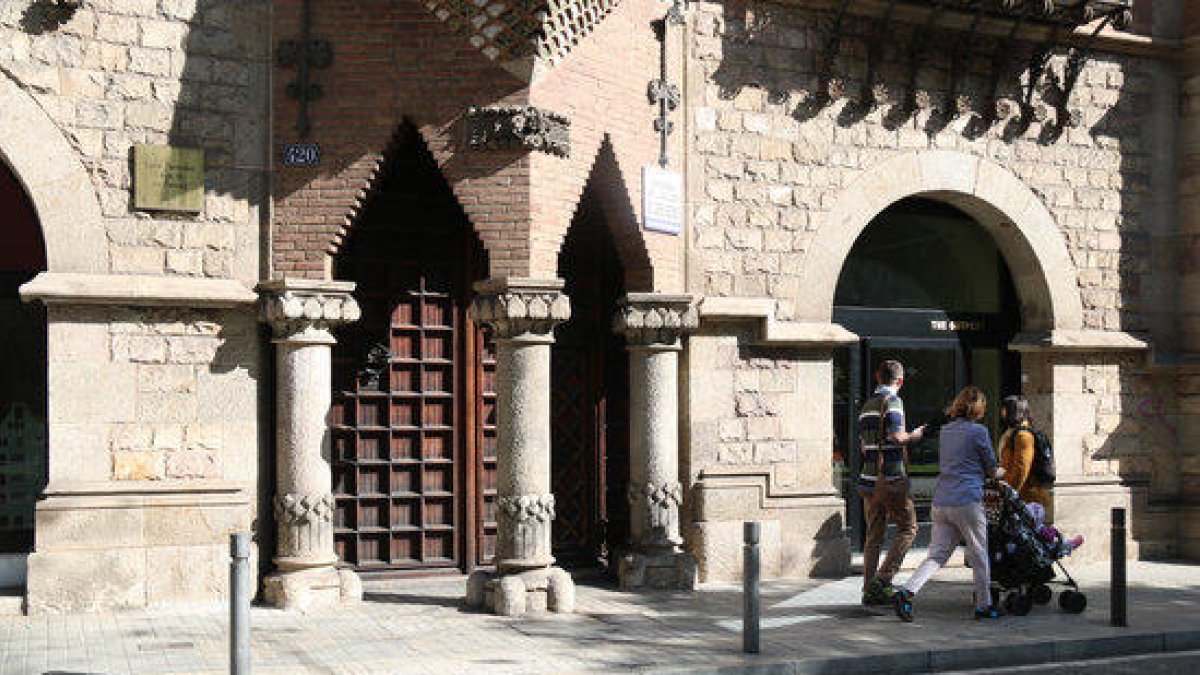 La Guardia Civil registra la sede del Diplocat en Barcelona