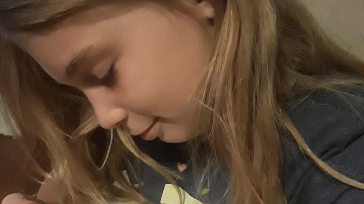 Una niña de 10 años muere electrocutada cuando intentaba rescatar dos gatos