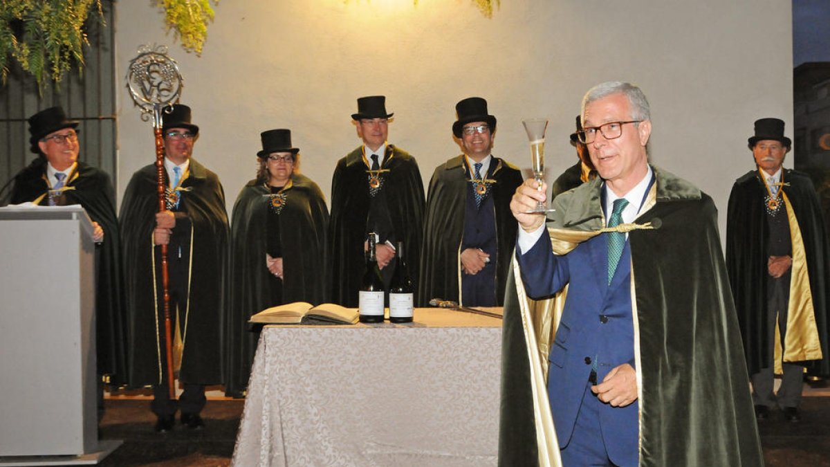 La Cofradía del Cava inviste a Josep Félix Ballesteros Confrare de Honor