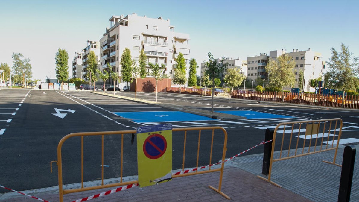 L'obertura del pàrquing d'Austràlia, a l'espera d'enllestir l'enllumenat