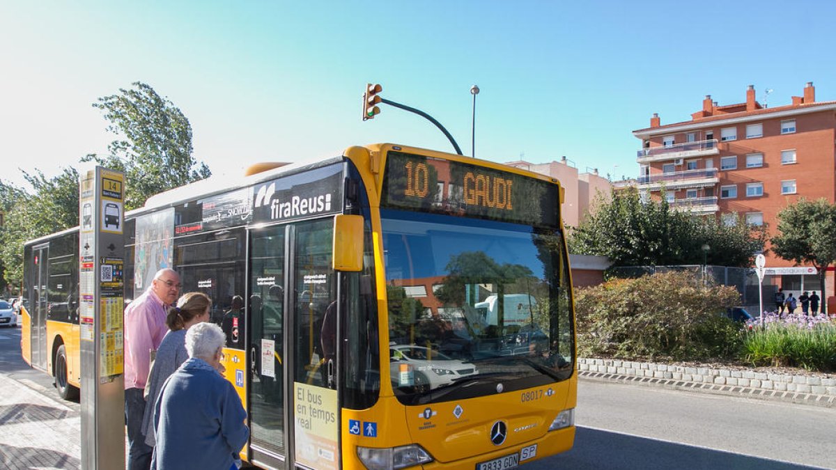 Els alumnes d'instituts viatjaran al bus urbà gratis una setmana