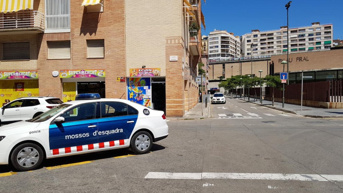 Veïns del carrer Orosi denuncien baralles, tràfic de drogues i carteristes