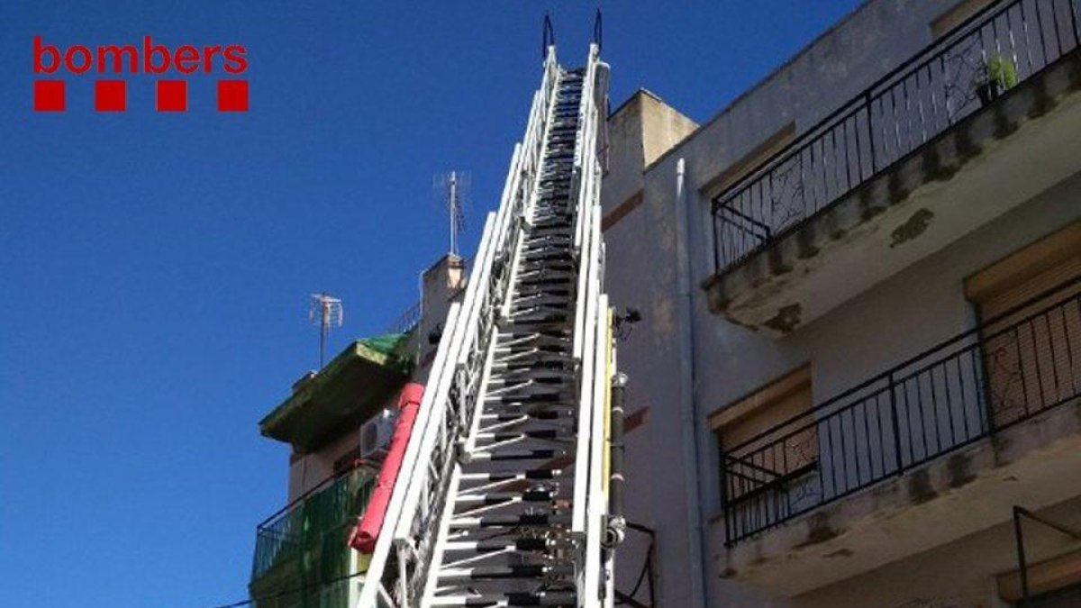 Una columna de humo en Bonavista alerta a los vecinos