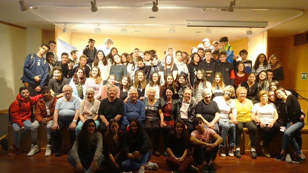 Alumnes de l'Institut Ramon Berenguer de Cambrils participen a unes jornades d'intercanvi generacional