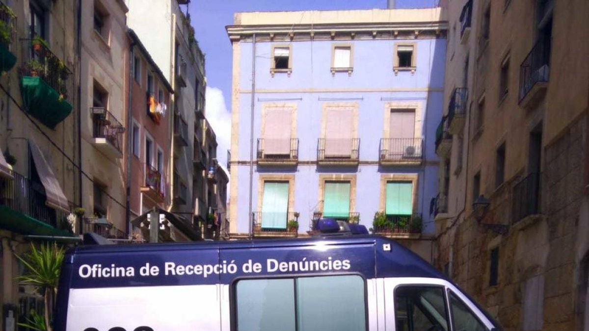 La Guàrdia Urbana instal·la una oficina mòbil de recepció de denúncies a la Part Alta
