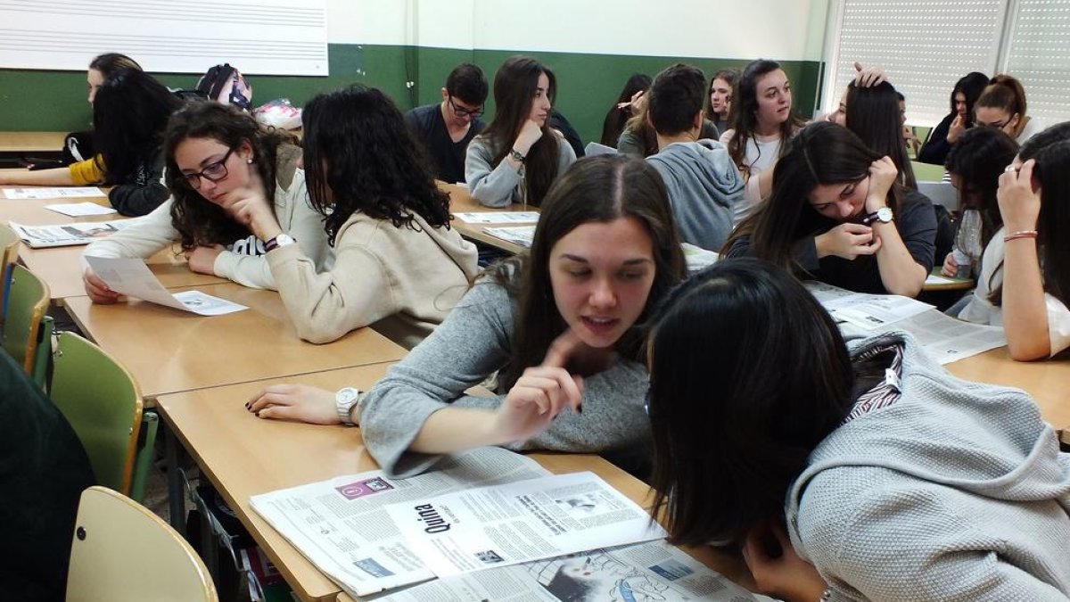 El programa 'Premsa a les escoles' arriba a 15 instituts de la demarcació