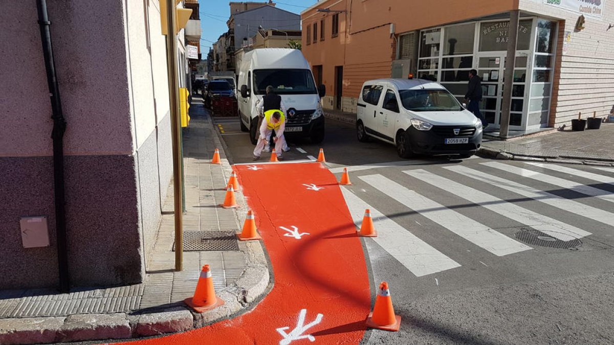 Calafell señaliza y amplía los pasos de peatones para prevenir accidentes