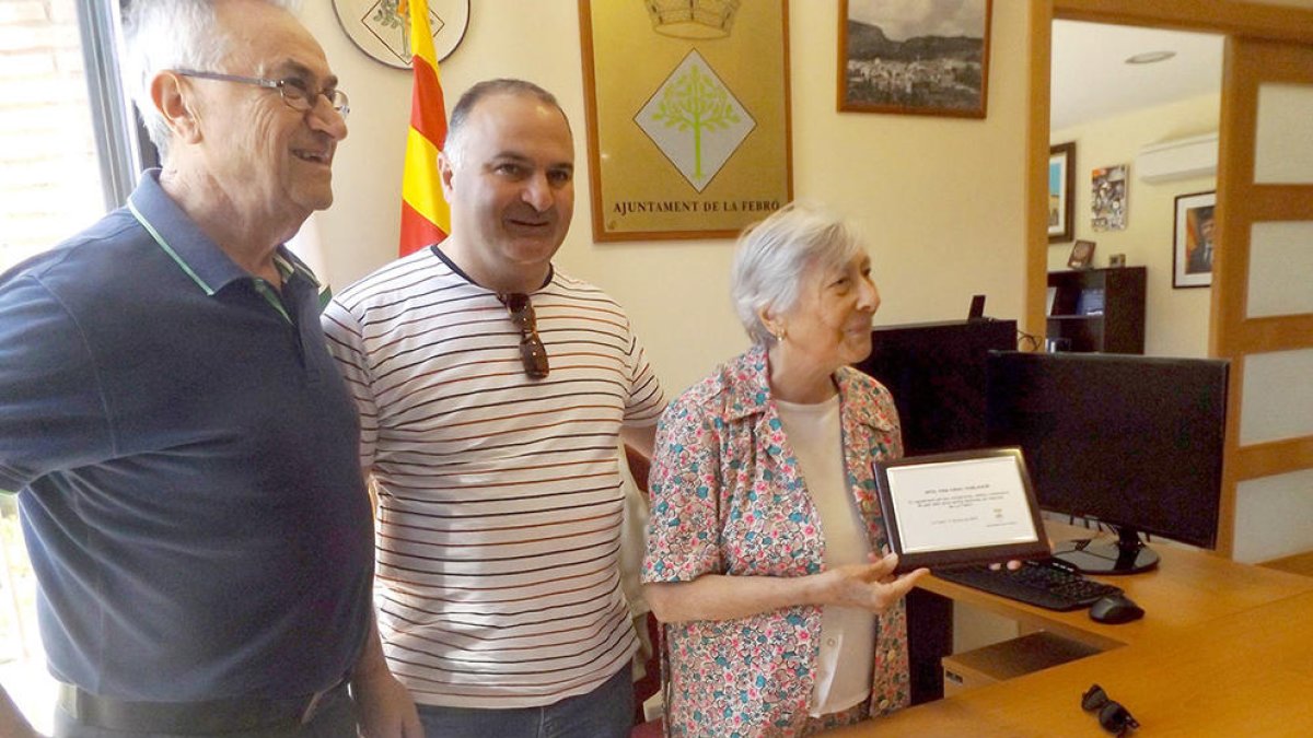 Acto de recuerdo a la maestra que ejerció en la Febró a la década de los 60