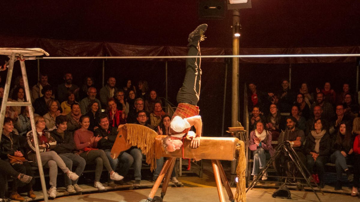 El circ internacional i professional creixen en la 22a edició del Trapezi