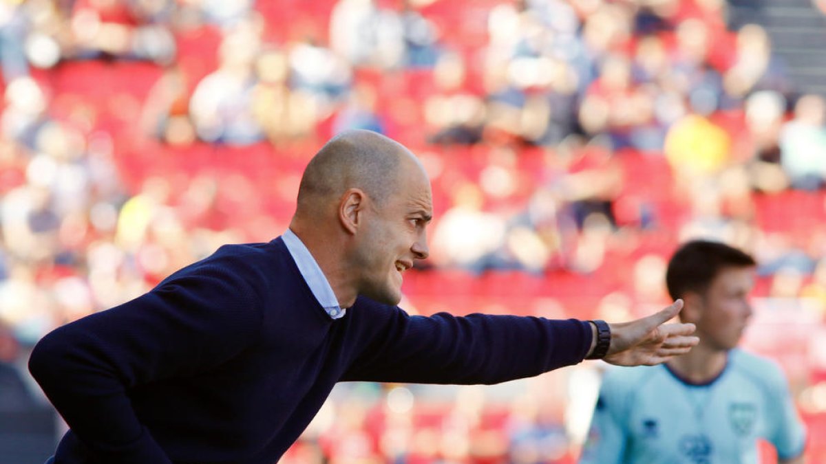 Nano Rivas es destituido